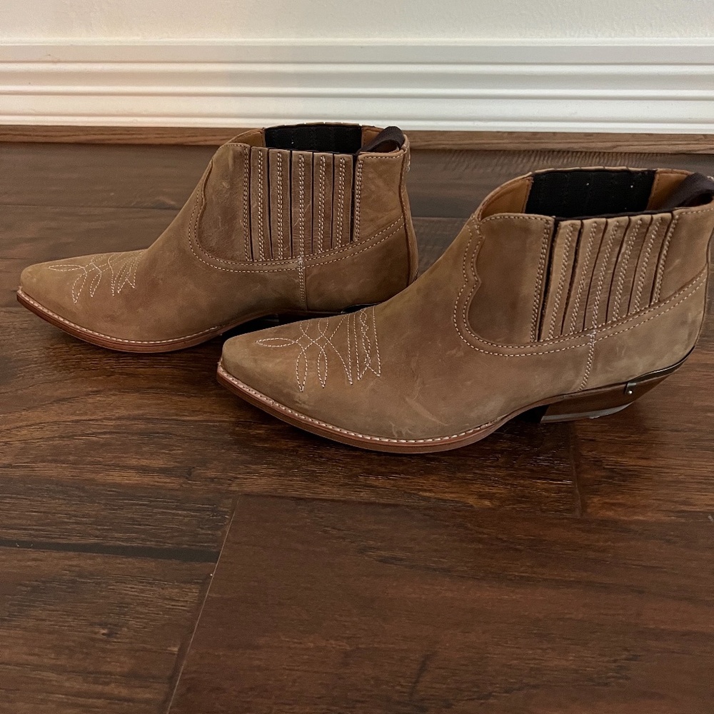 Ariat leather suede bootie women’s NEW size 9